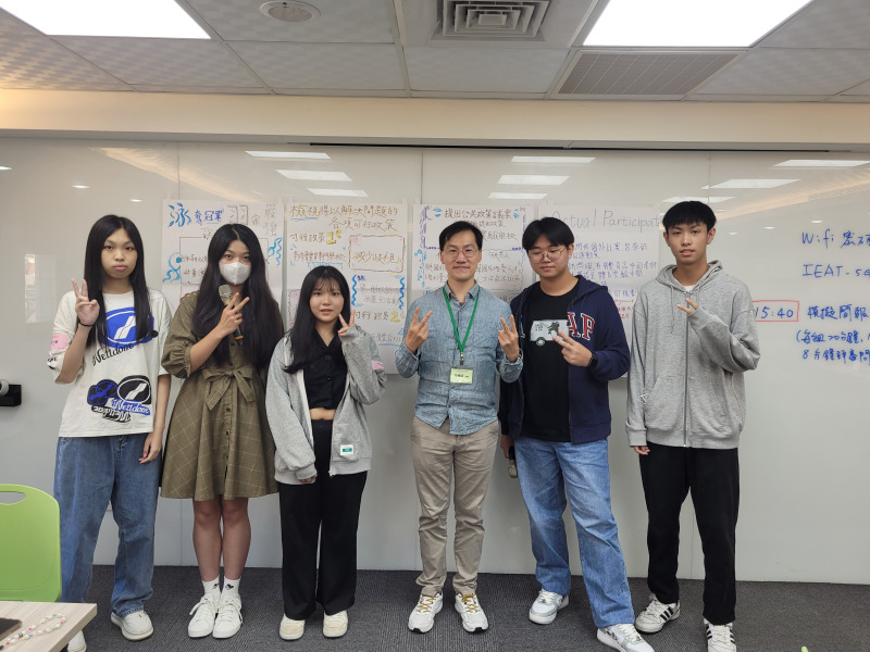 組員與帶隊老師合影3
